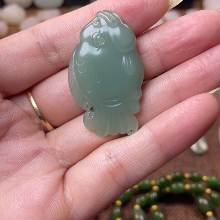 颈饰未镶嵌和田玉（碧玉）