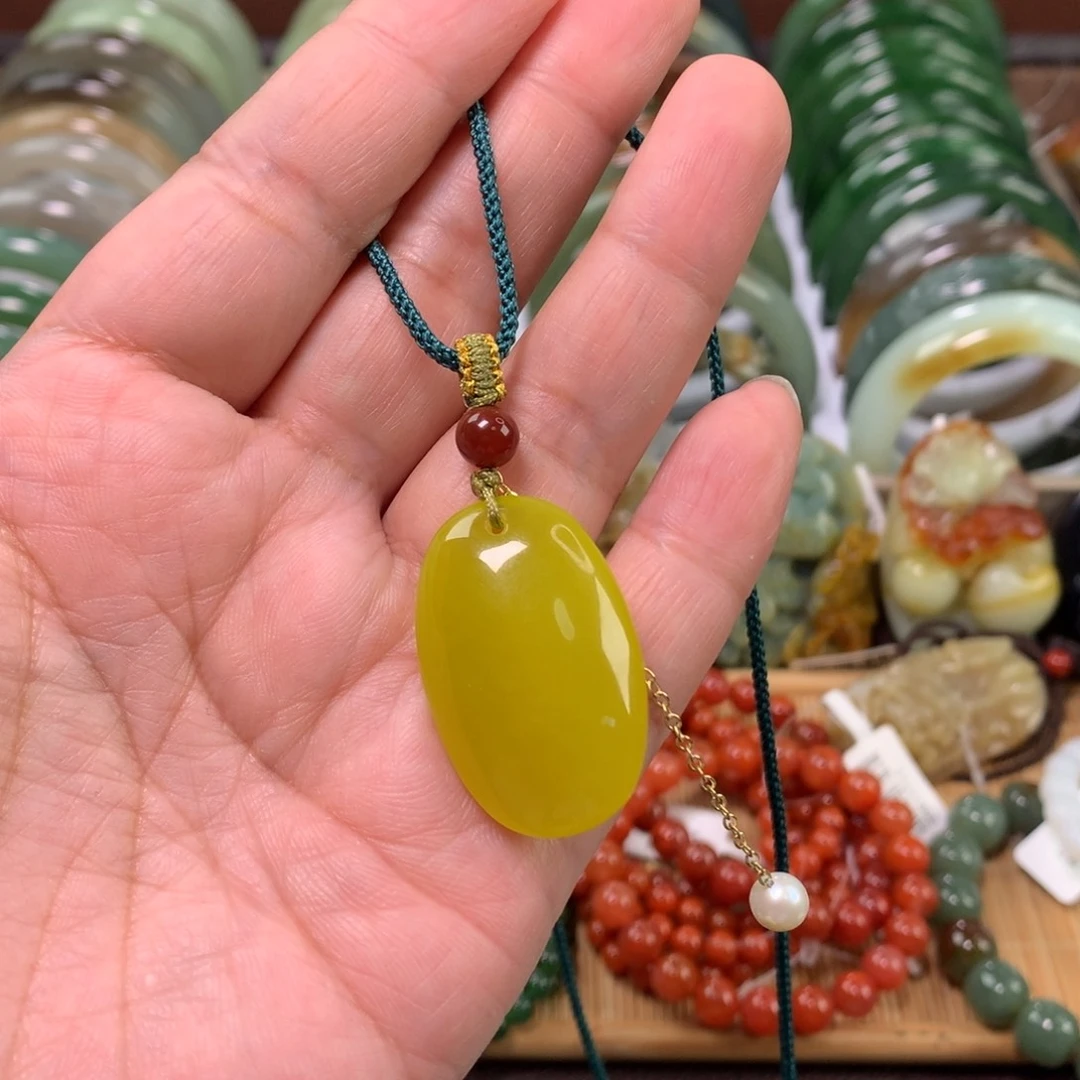 未镶嵌岫玉颈饰吊坠