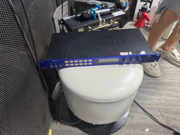 不包邮，效果器一台，正常使用