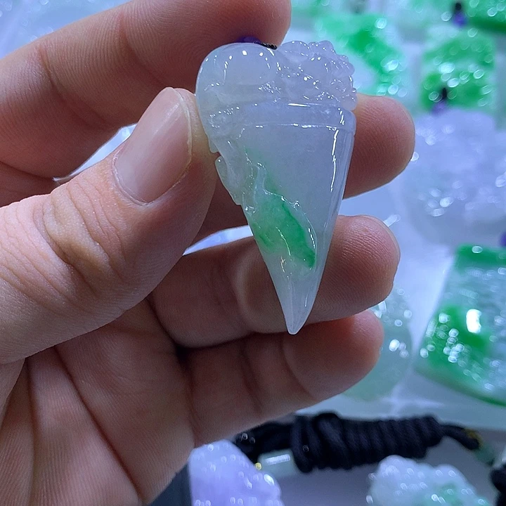 颈饰未镶嵌翡翠天然翡翠A货吊坠