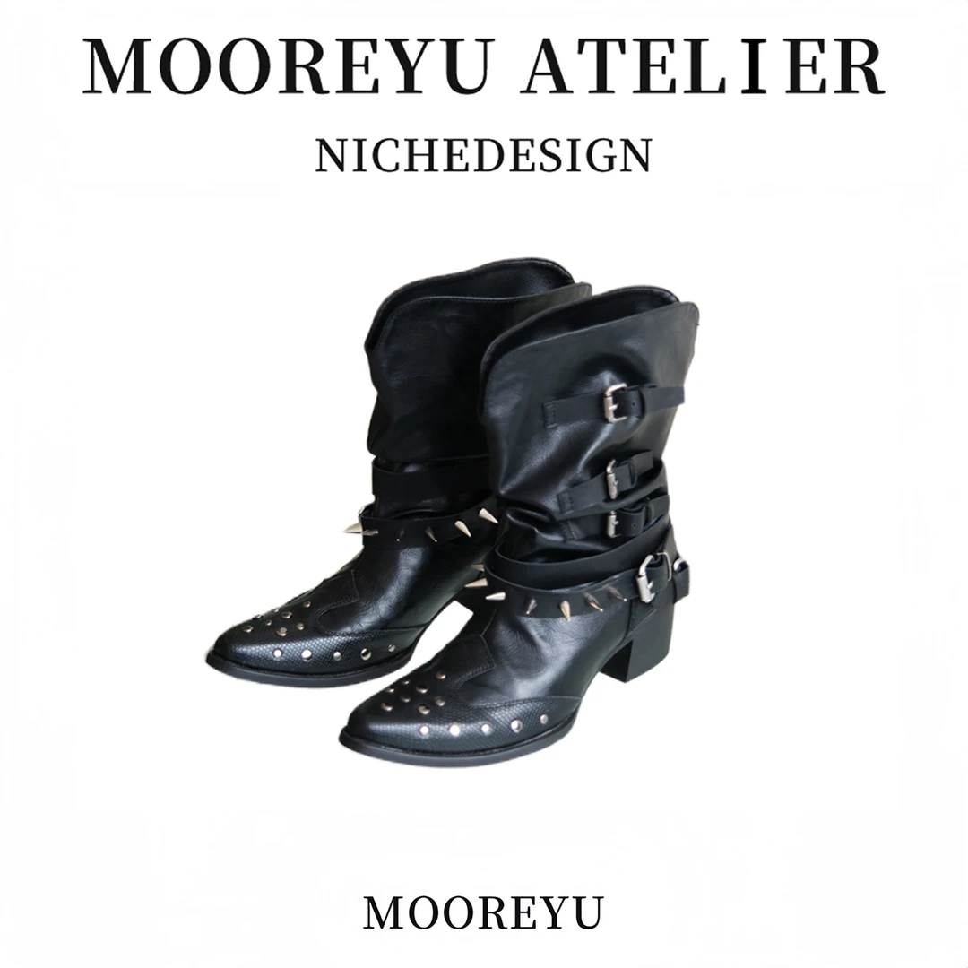 Mooreyu牛皮尖头V口显瘦粗跟褶皱西部短靴女黑色小众铆钉骑士靴女
