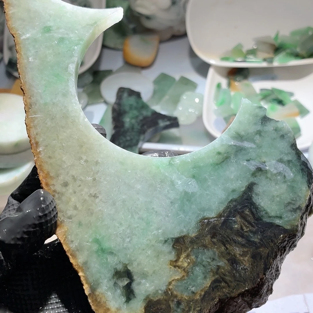 颈饰未镶嵌翡翠边角料