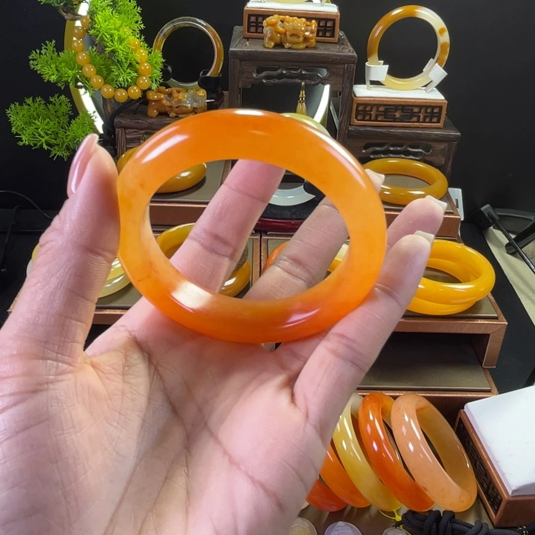 未镶嵌手镯石英质玉