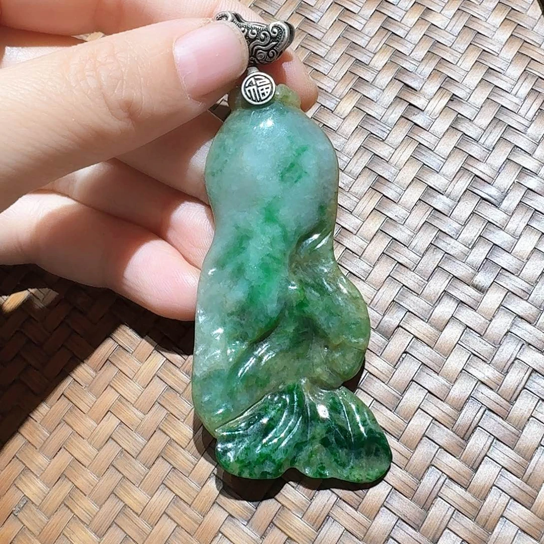 颈饰未镶嵌翡翠个性十足