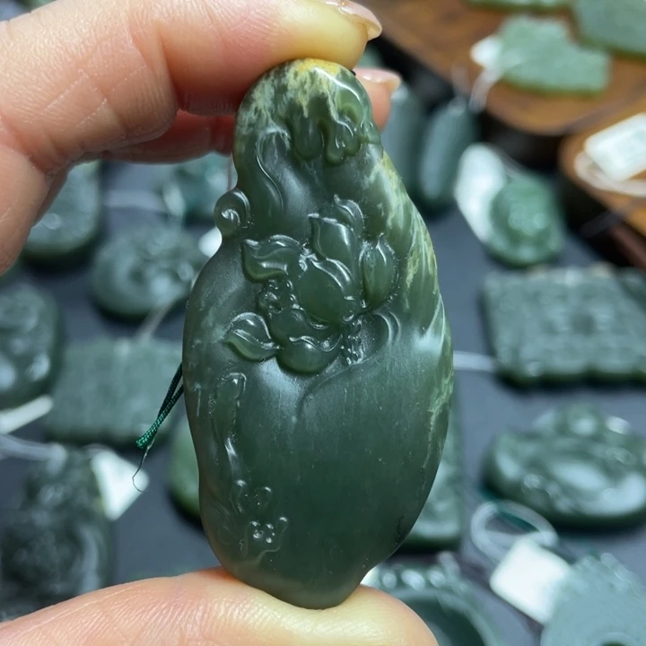 岫岩河磨玉（透闪石质玉）颈饰未镶嵌