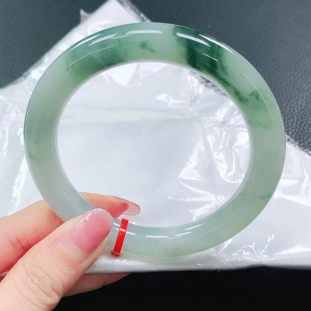 翡翠手镯未镶嵌61圈
