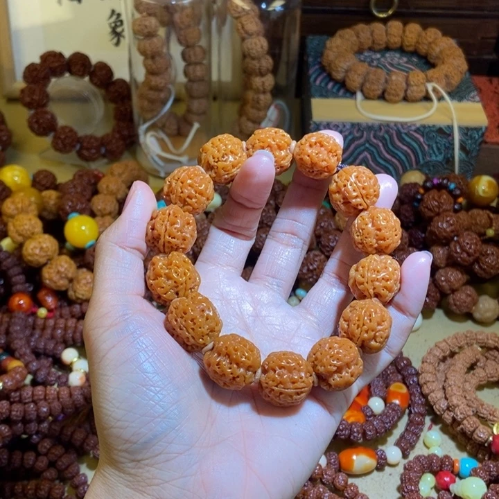 金刚菩提吊坠184半玉化