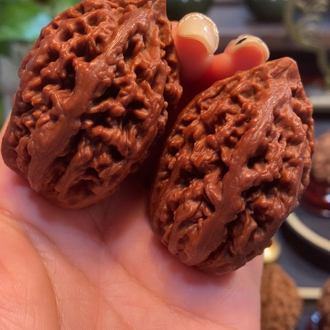 文玩核桃吊坠红珊瑚42