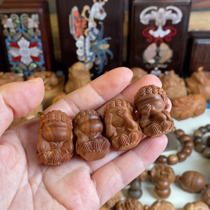 马***戈檀香木把件老山檀香横纹黑肉四不佛高货