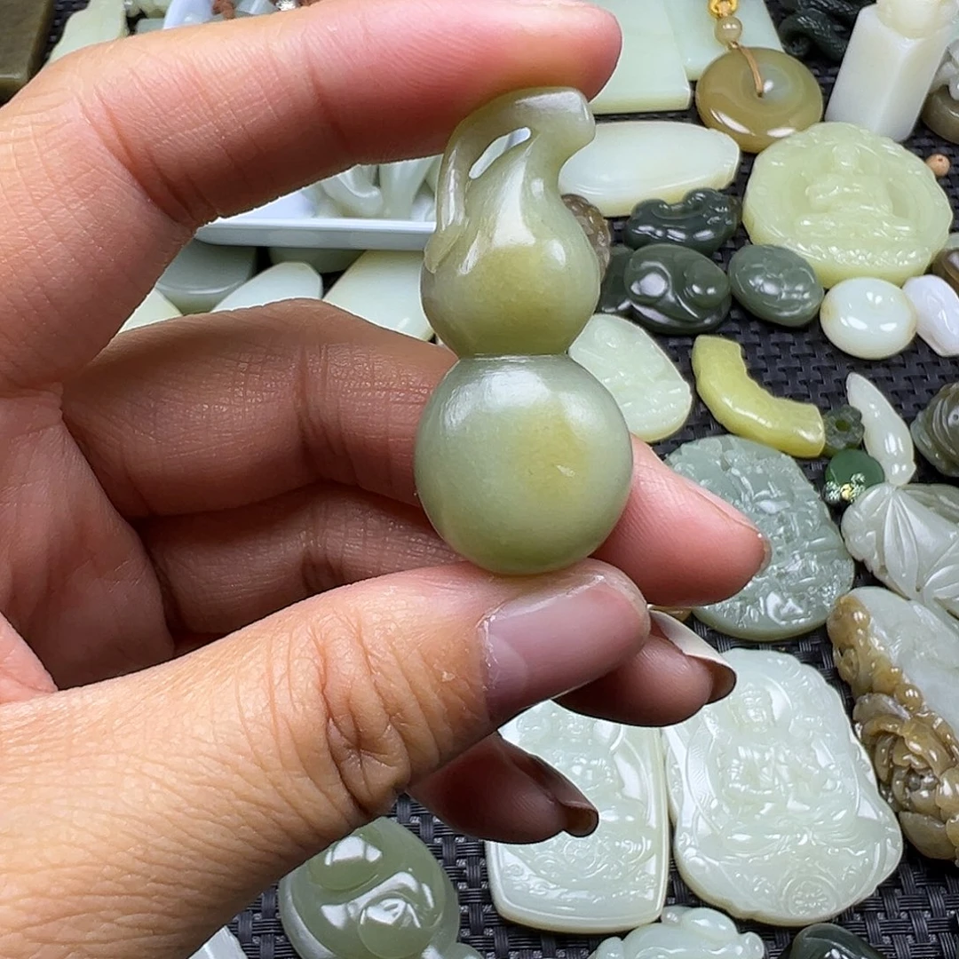 和田玉未镶嵌颈饰卡40