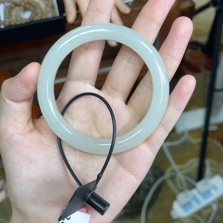 和田玉未镶嵌手镯58