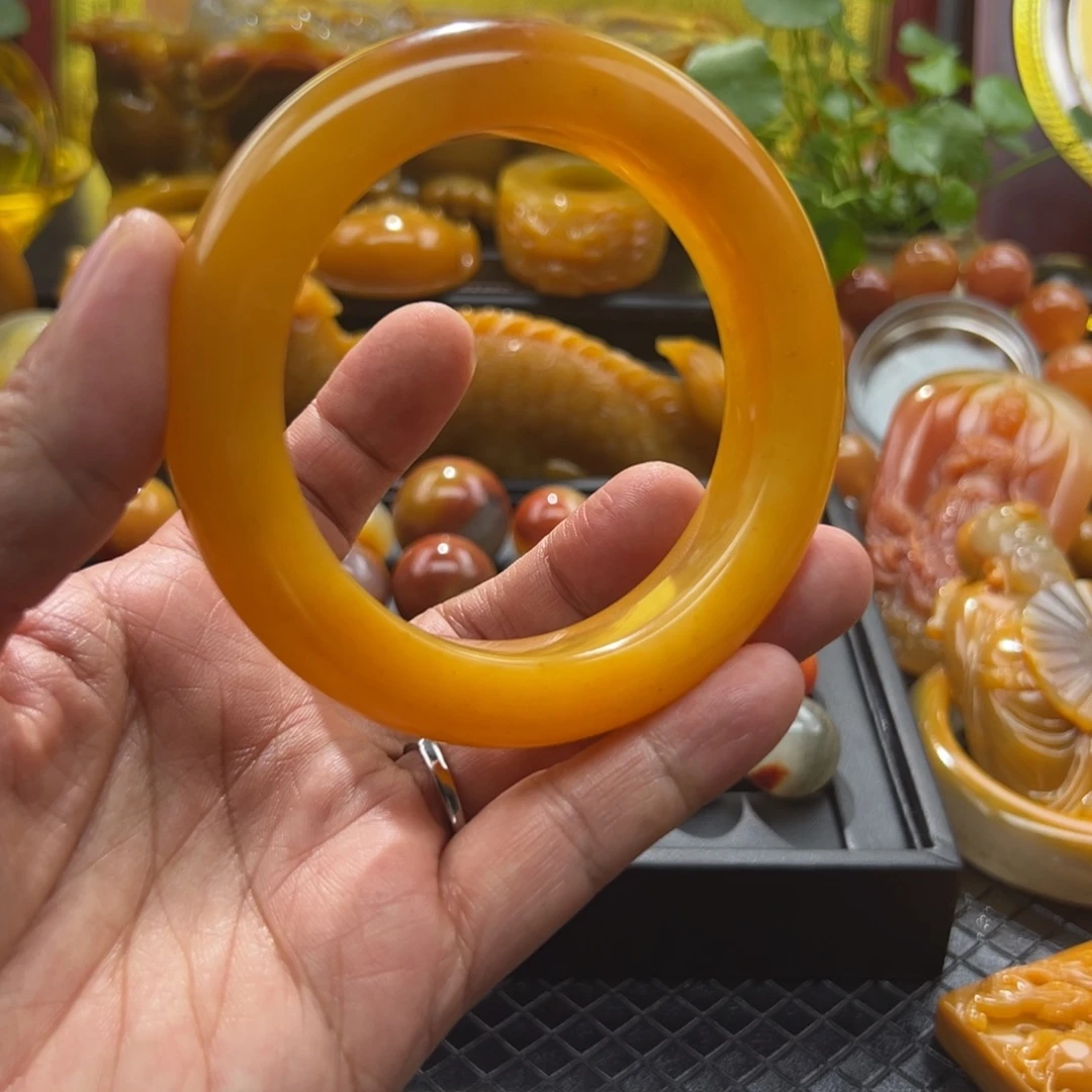 石英质玉未镶嵌颈饰