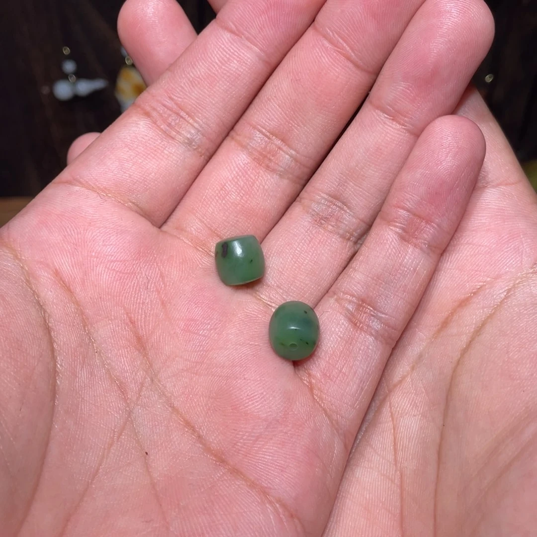 半***茶和田玉未镶嵌颈饰