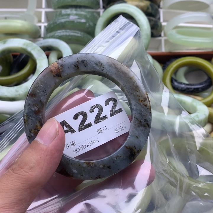 。***。未镶嵌蛇纹石玉手镯