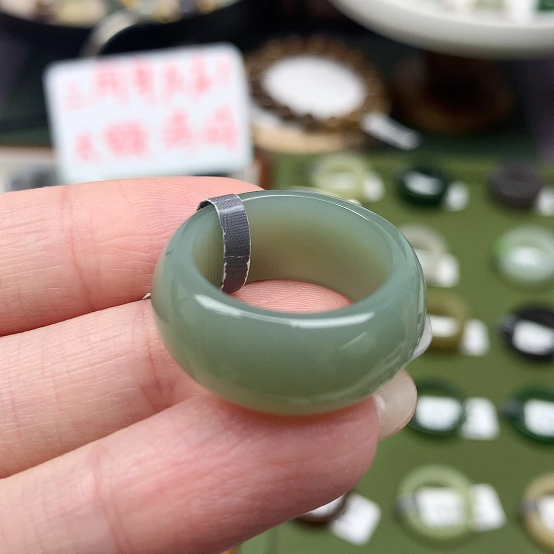 未镶嵌戒指和田玉