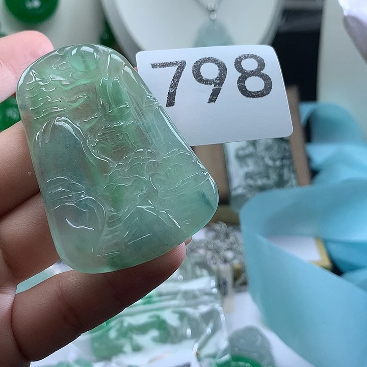 吊坠(赠链)未镶嵌翡翠