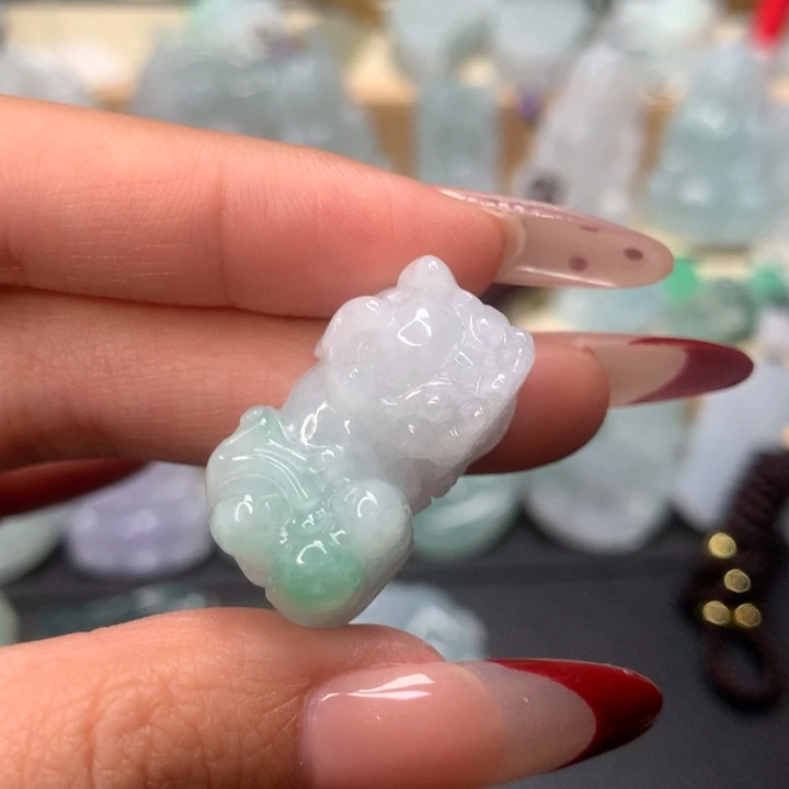 翡翠颈饰未镶嵌貔貅吊坠