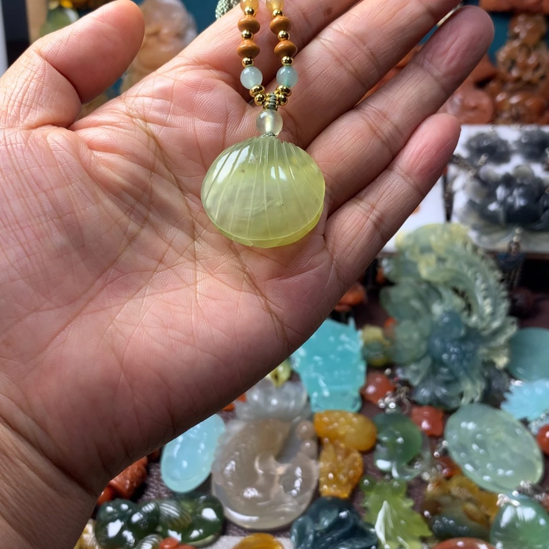 蛇纹石玉未镶嵌挂坠