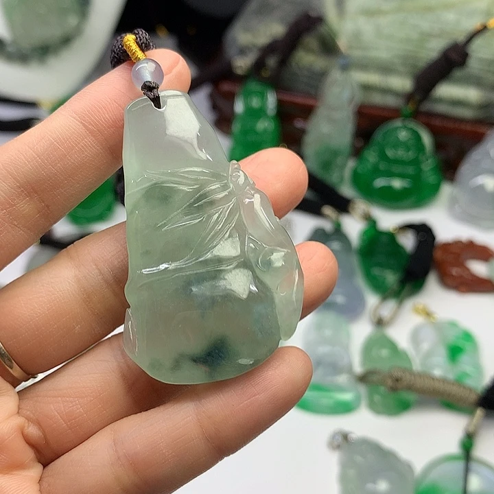 吊坠(赠链)未镶嵌翡翠
