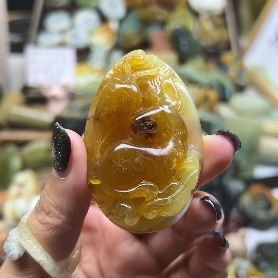 未镶嵌岫玉颈饰花玉原皮兔