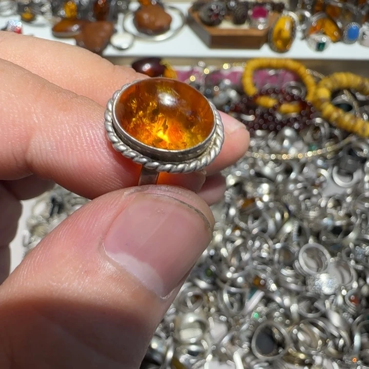 墨***许瓷片吊坠和小玩具等