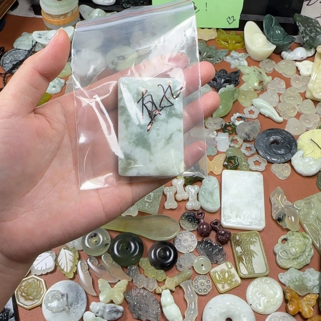 ****ᵒ未镶嵌蛇纹石玉发饰无事牌