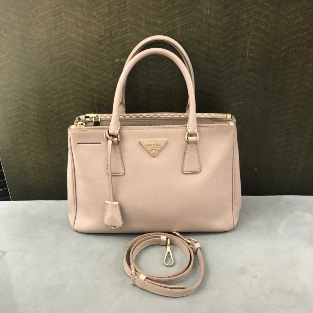 95新 Prada/普拉达 XM/裸粉色中号十字纹杀手斜挎包/EE09915021