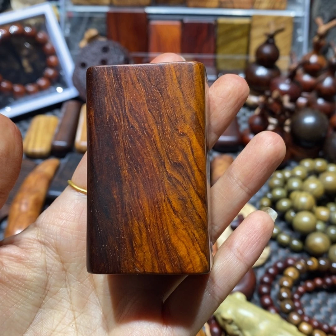 微凹黄檀（南美大红酸枝）K***陆