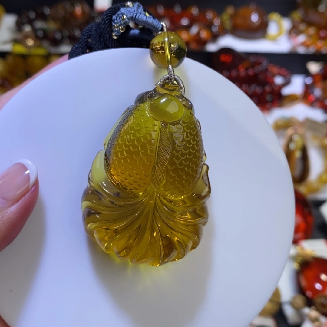 玫***镇琥珀未镶嵌颈饰天然缅甸琥珀柳青绿茶挂件