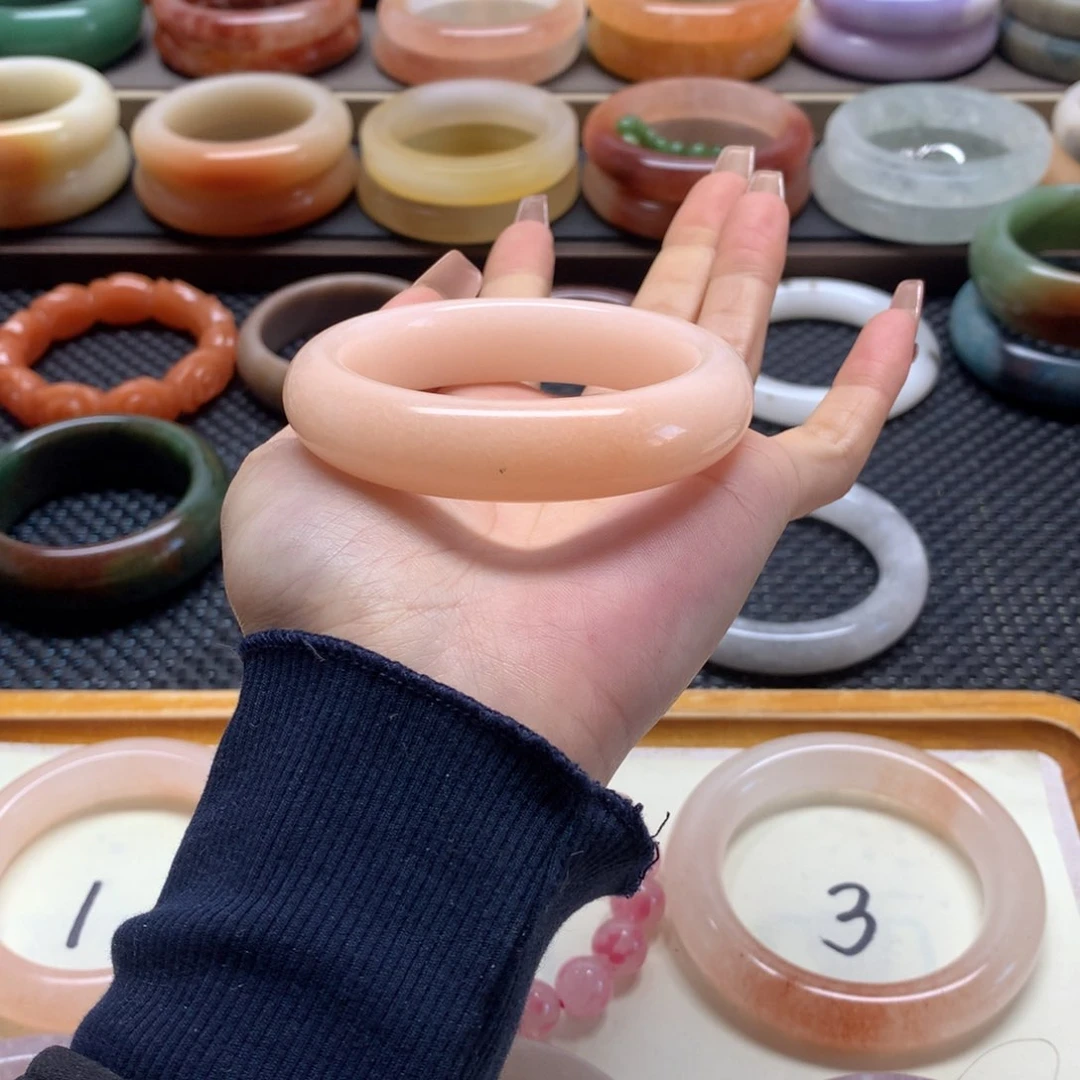 石英质玉手镯未镶嵌