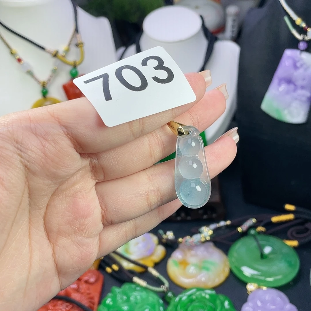 翡翠未镶嵌吊坠(赠链)