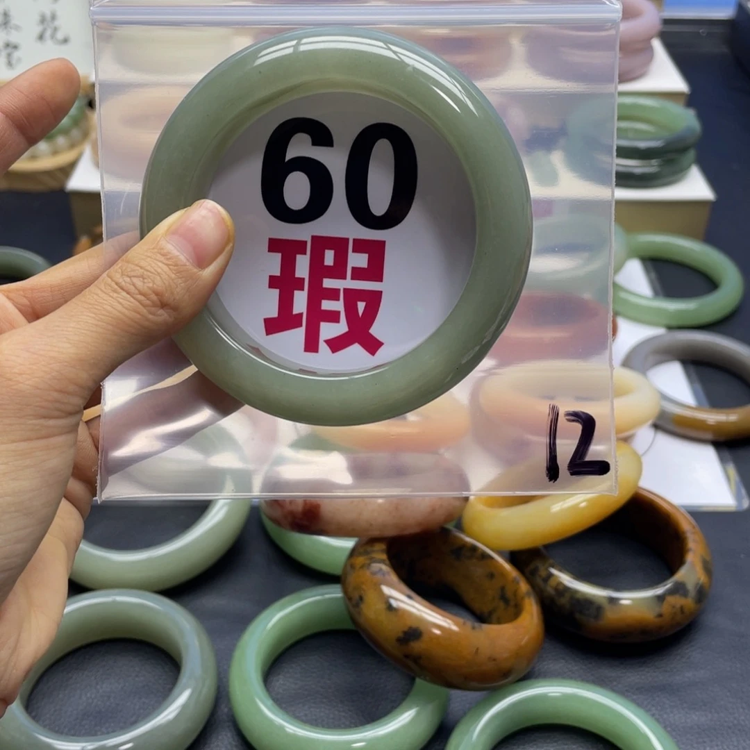 未镶嵌手镯石英质玉