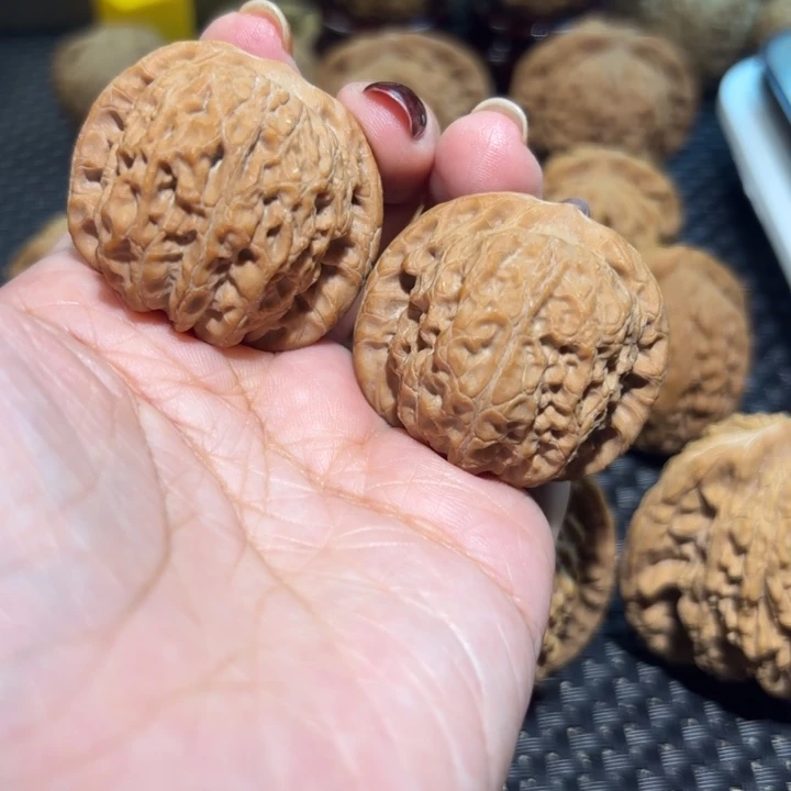 文玩核桃吊坠37血麒麟一对核桃