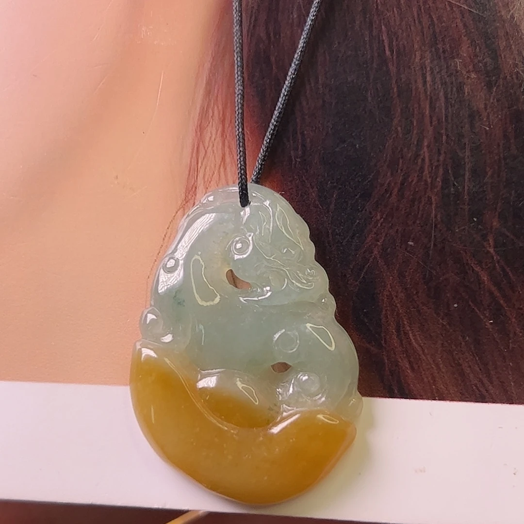 翡翠未镶嵌颈饰招财进宝