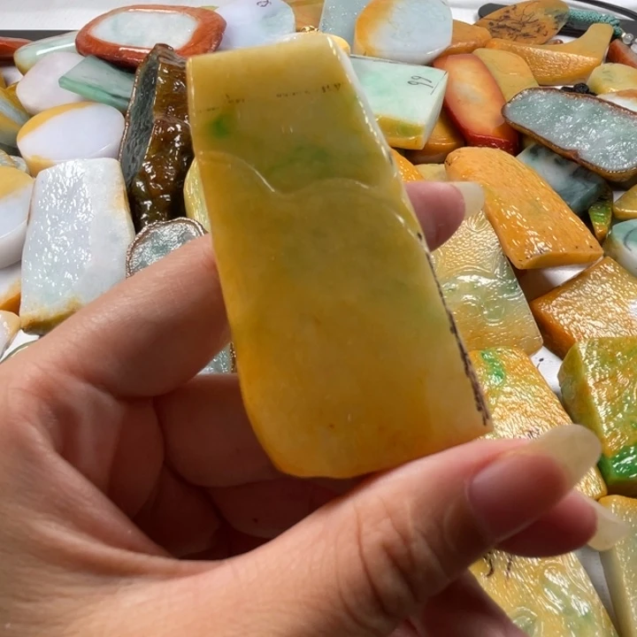 【闪购商品】颈饰未镶嵌翡翠翡翠