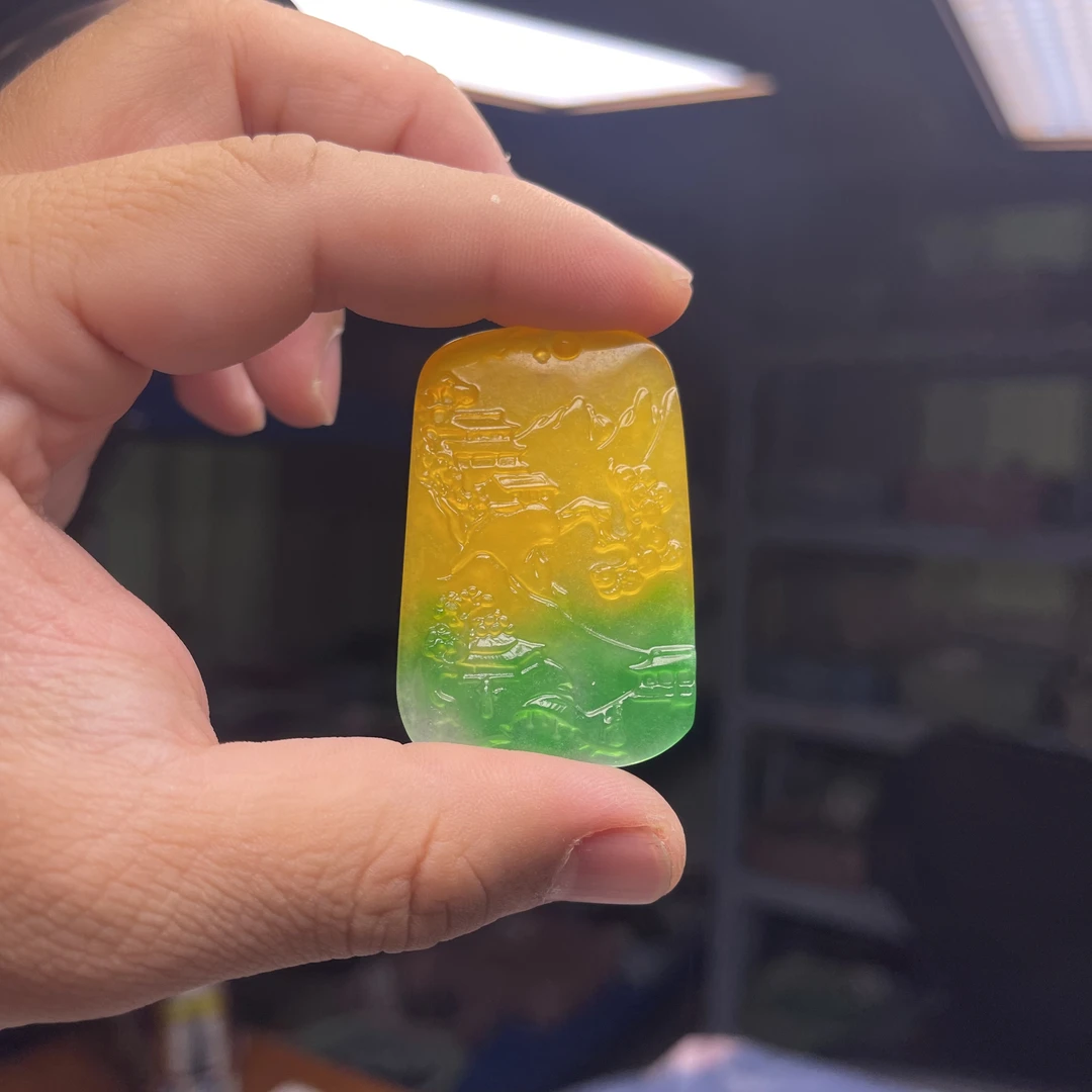 P480 黄加绿山水吊坠