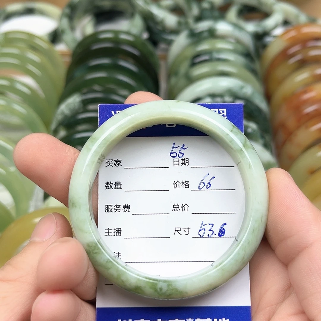 未镶嵌透闪石-蛇纹石玉手镯