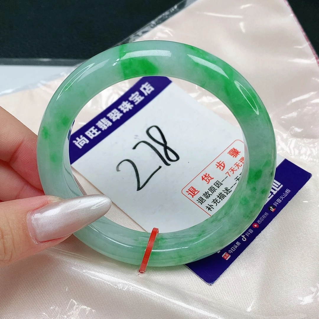 翡翠手镯未镶嵌翡翠12