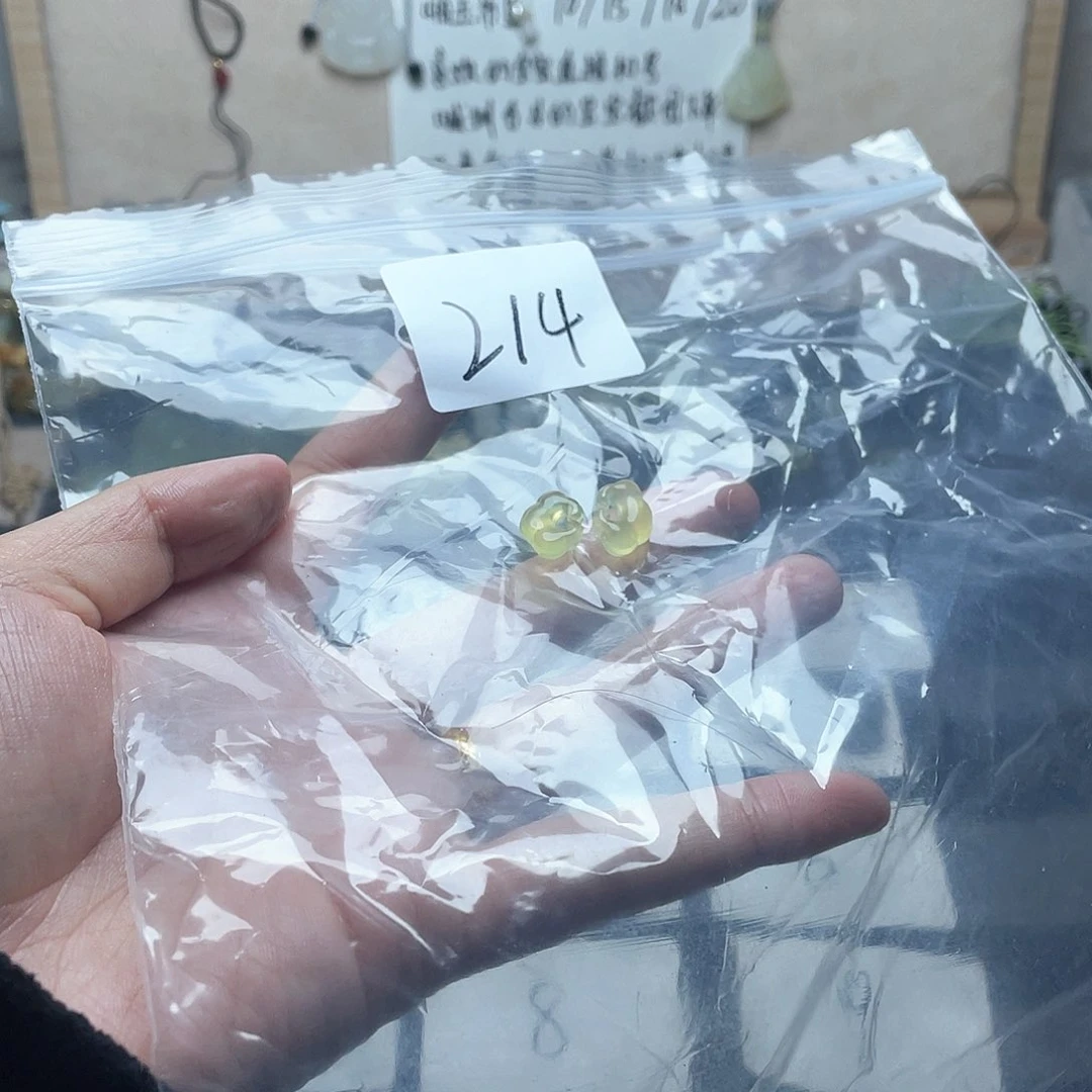 蛇纹石玉颈饰未镶嵌我****?