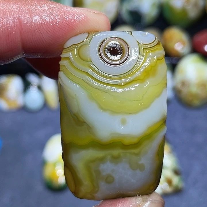 玛瑙/玉髓未镶嵌珠宝奇石