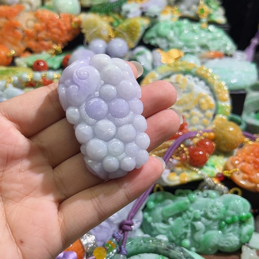 王***士翡翠未镶嵌颈饰待编织