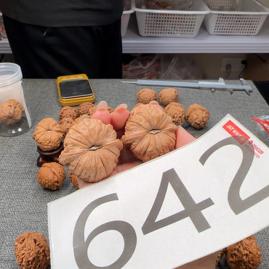 小***何把件桃核642核桃642