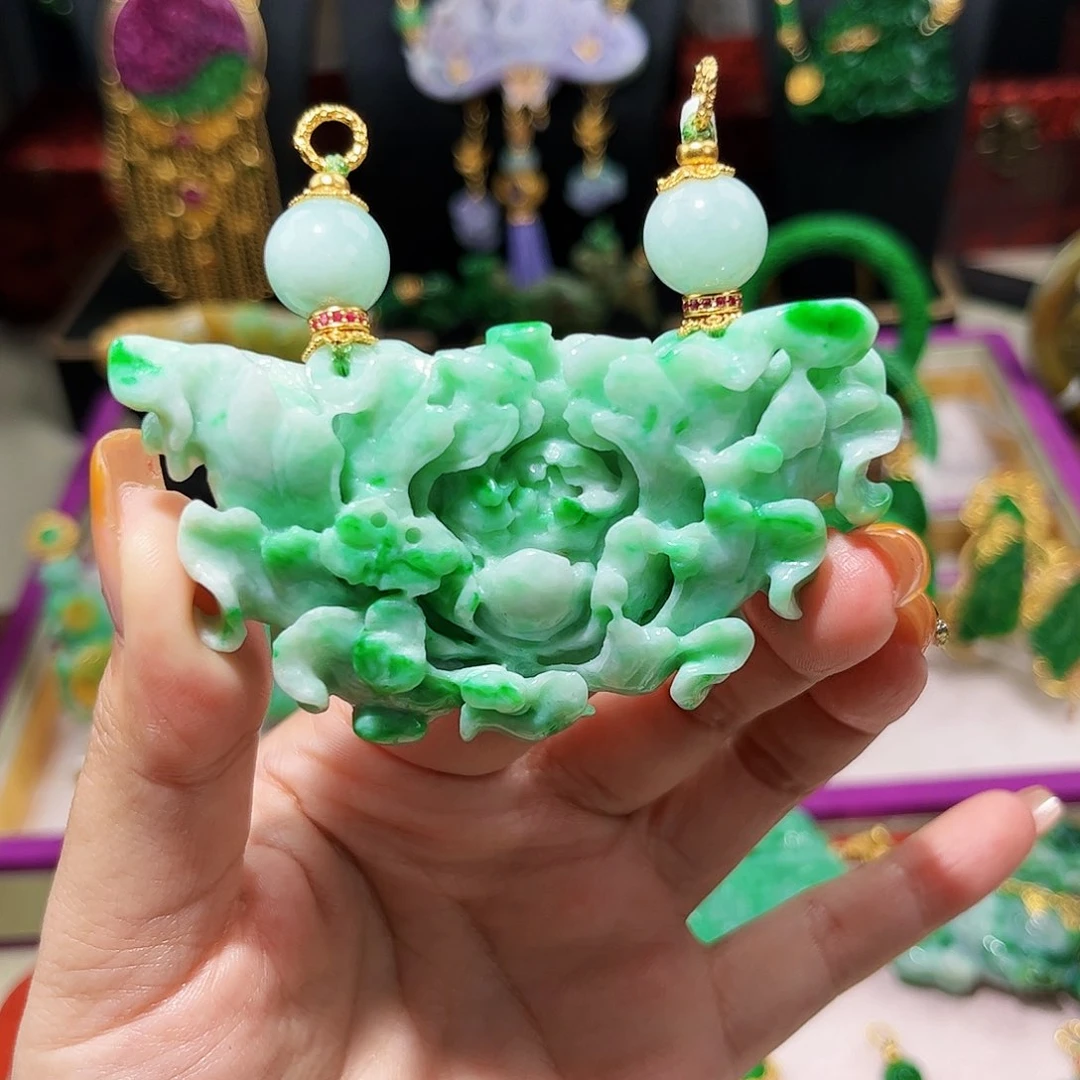 【闪购商品】翡翠吊坠(赠链)未镶嵌蝶恋花