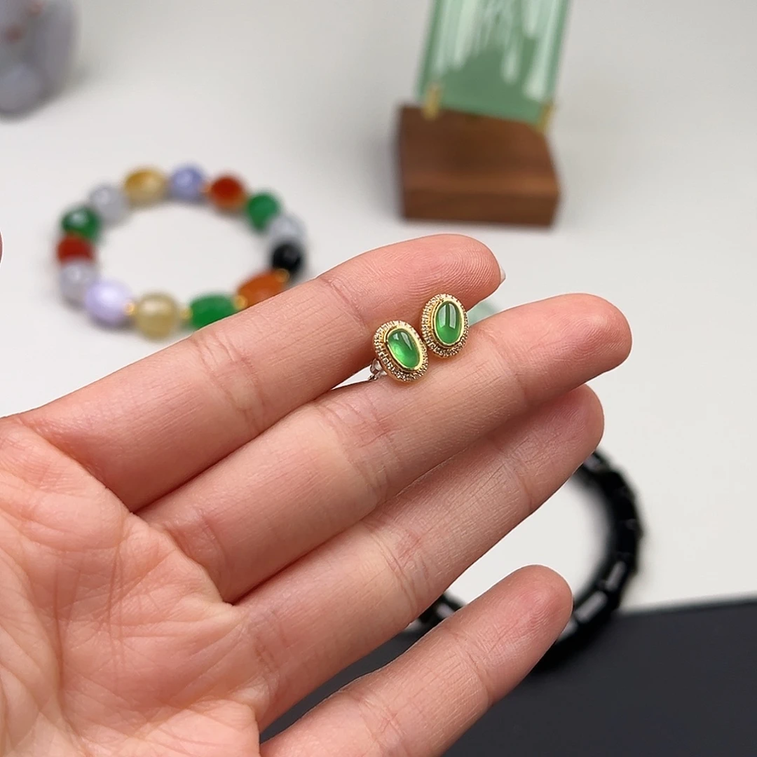 翡翠18K金镶嵌耳饰