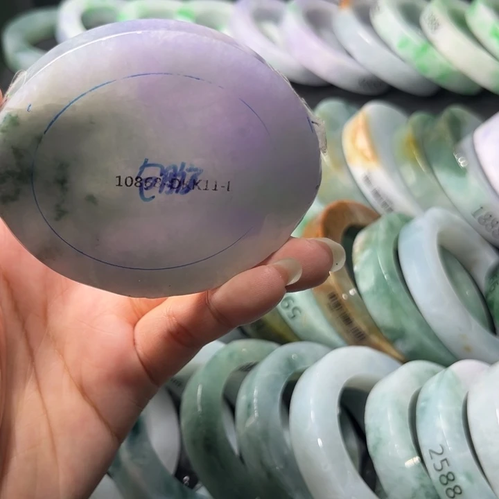 定制翡翠未镶嵌翡翠手镯