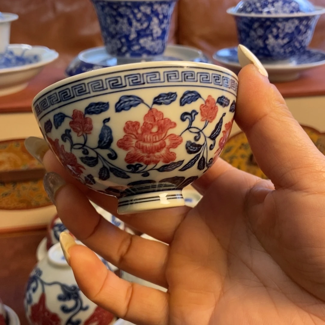 w正绎堂青红缠枝莲鸡心杯