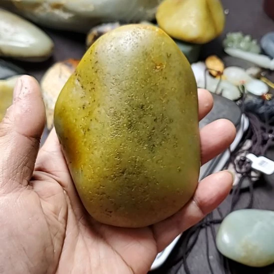 和田玉未镶嵌把件