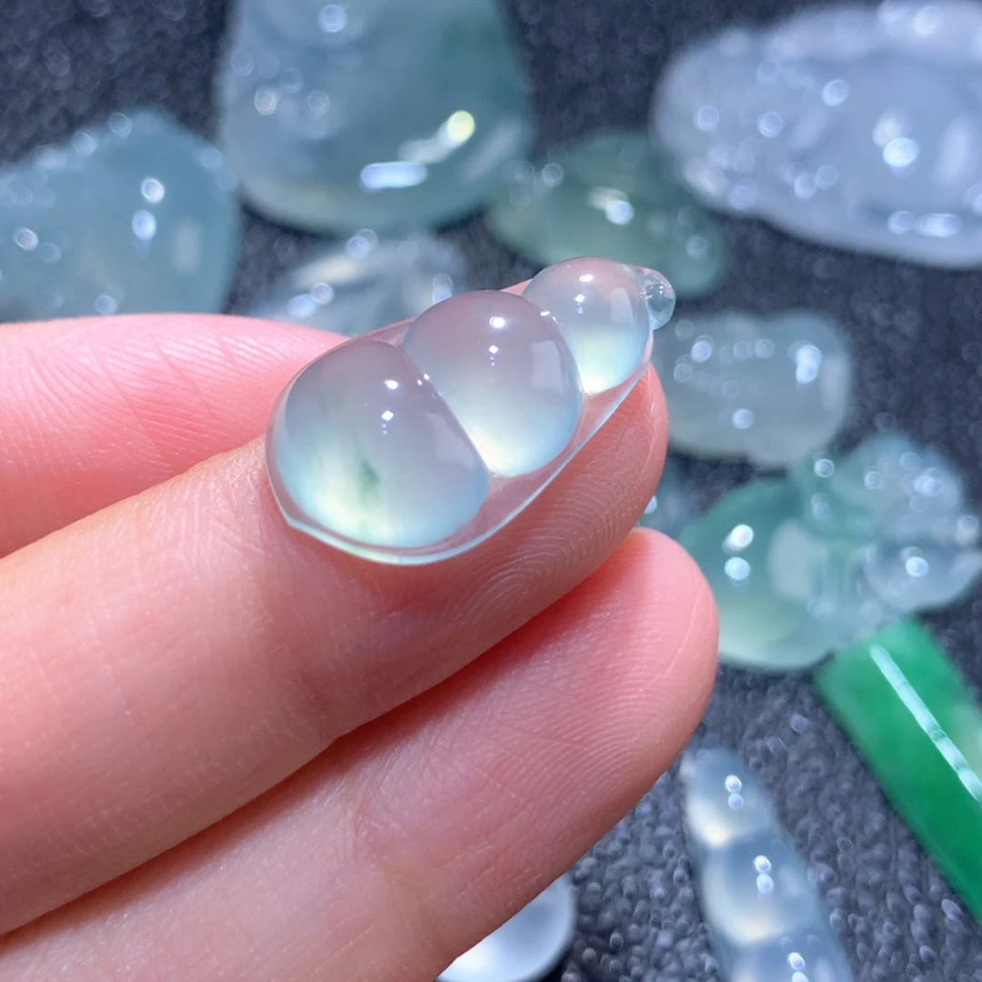 翡翠未镶嵌颈饰缅甸