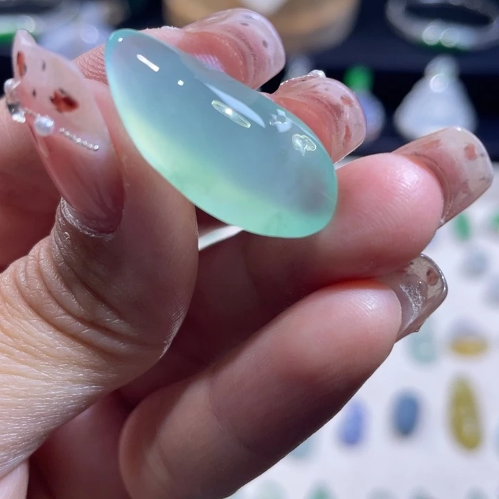 翡翠未镶嵌颈饰随行