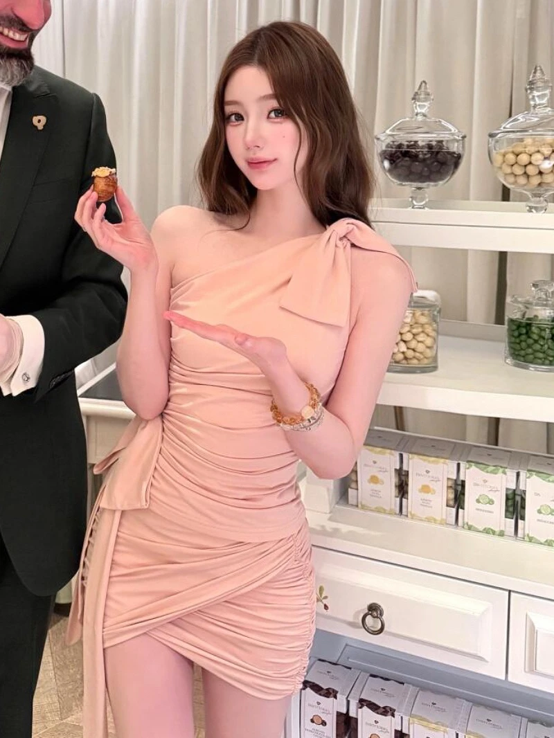 背心吊带夏季纯欲风斜肩无袖绑结设计收腰褶皱飘带无袖包臀连衣裙